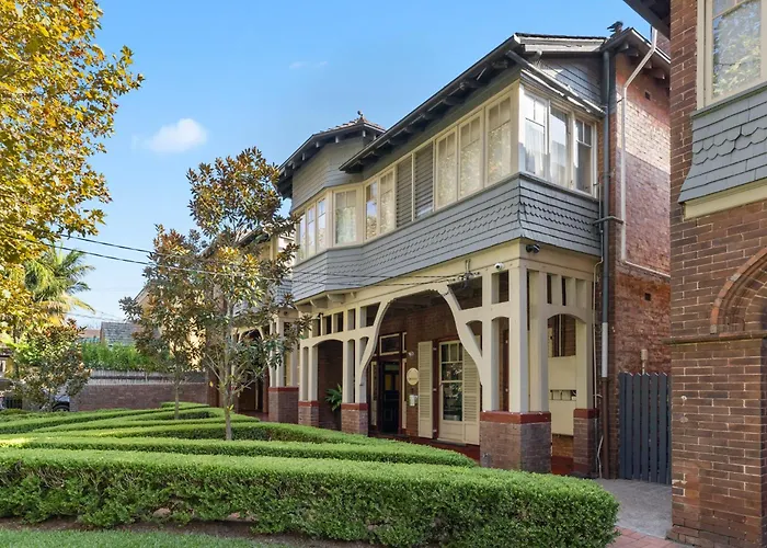 Falcon Lodge Sydney